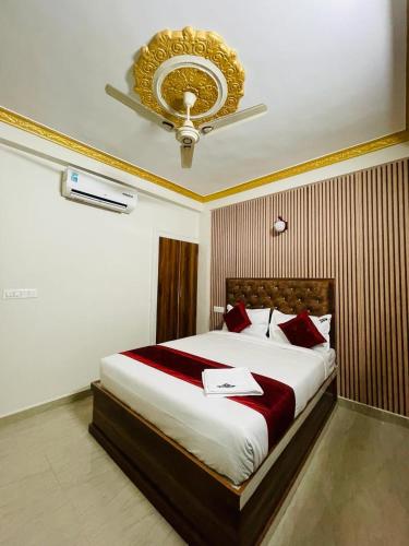 Una cama o camas en una habitación de Hotel Boss Palace
