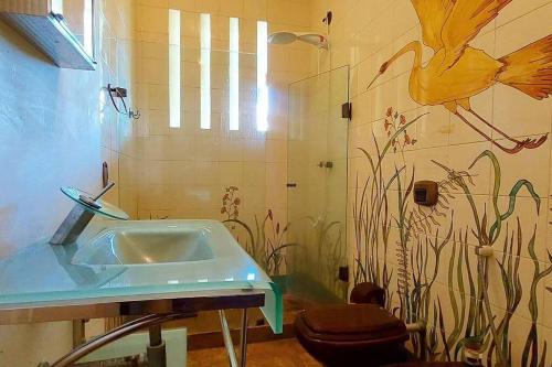 Ванна кімната в A Famosa CASA BRANCA da Barra! Suíte 5!