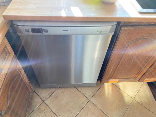 a dishwasher in a kitchen under a counter at zielonapogoda in Lądek-Zdrój