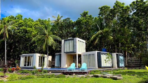 Κήπος έξω από το The LivingSpace Villa