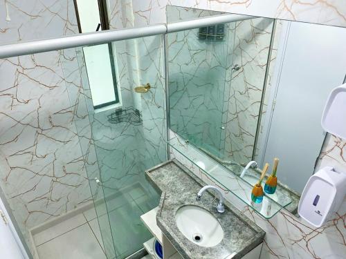 a bathroom with a sink and a shower with a mirror at FLAT Boa Viagem - 50m da Praia - Garagem GRÁTIS - 24H CHECK IN - in Recife