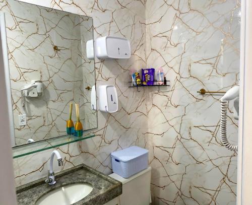 a bathroom with a sink and a mirror at FLAT Boa Viagem - 50m da Praia - Garagem GRÁTIS - 24H CHECK IN - in Recife