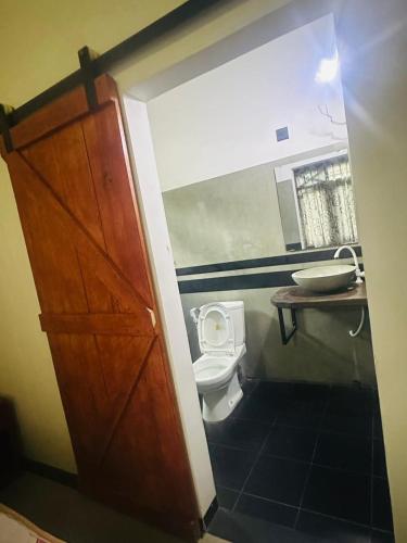 Un baño de FENDI eco lodge