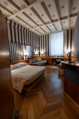 a bedroom with a large bed in a room at Hotel S. Anna in Rome
