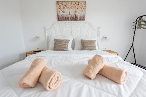 Una cama o camas en una habitación de Ikiesnafplio