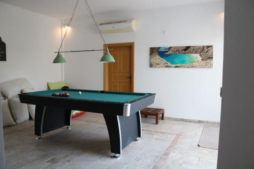 Τραπέζι μπιλιάρδου στο Villa Limni