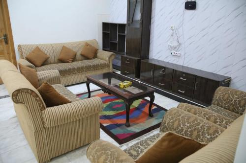 Zona de estar de Pramier Inn Near Agha Khan Hospital