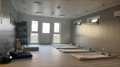 a room with a row of yoga mats on the floor at Attme Have in Brostadbotn
