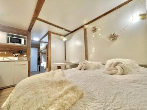 a bedroom with a white bed with towels on it at New, terrasse, vue Mont Blanc in Chamonix-Mont-Blanc