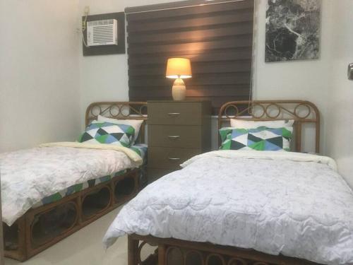 מיטה או מיטות בחדר ב-Apartment 2 in Bacolor near San Fernando