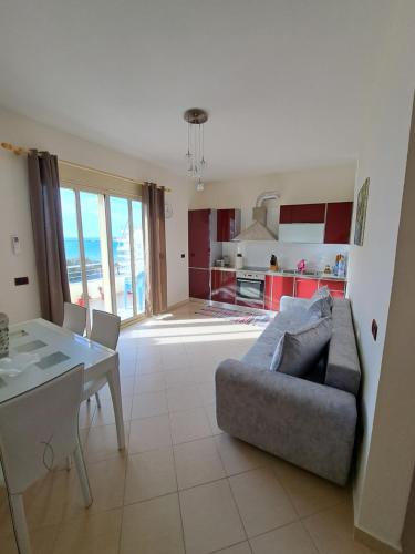 Køkken eller tekøkken på JOHNNY APARTAMENT VLORE