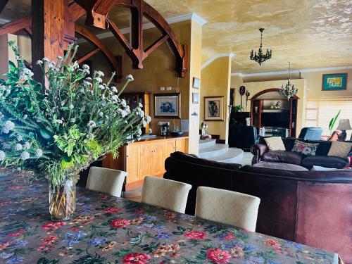 Ruang duduk di Beachfront House