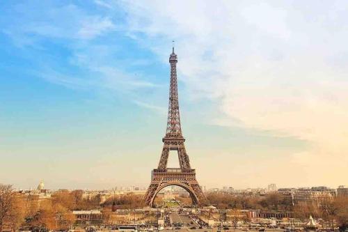 Brand new flat Eiffel Tower