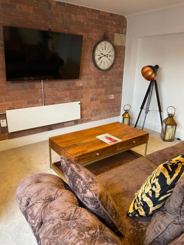 Staycation York at 62A Cocoa Suitesにあるテレビまたはエンターテインメントセンター