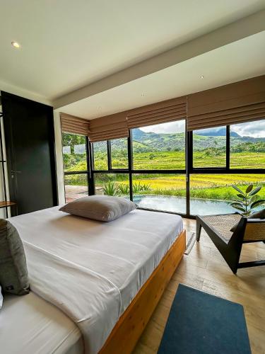 Ένα ή περισσότερα κρεβάτια σε δωμάτιο στο The RIV Eco Villa