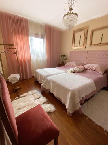 a bedroom with two beds and a chandelier at Guesthouse Gate5 in Anadia