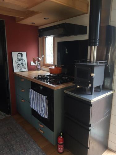 a kitchen with a stove and a stove top oven at Tiny house in Miélan