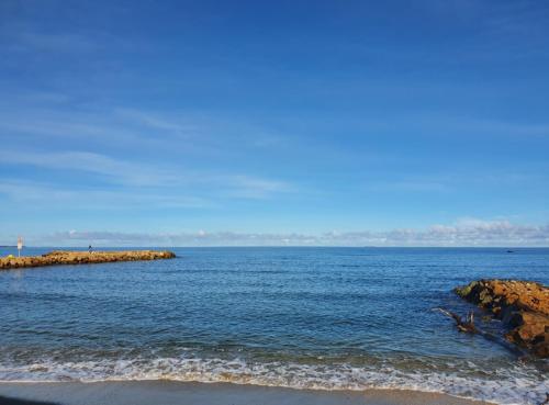 a view of the ocean from the beach at Apartamento de descanso Om Shanti Om in Coveñas