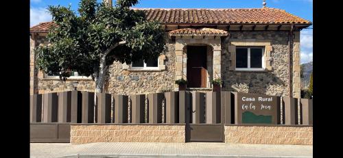 Fotografia z galérie ubytovania Ca la Joia Casa con piscina privada en la Vall d'en Bas v destinácii Les Preses