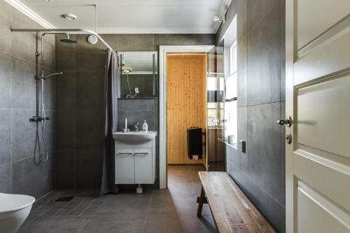 a bathroom with a sink and a shower and a toilet at Orrmötet 17 in Funäsdalen