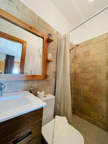 Koupelna v ubytování Bio et Bois -Luxury Bio Farm-