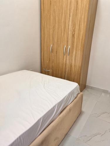 Postel nebo postele na pokoji v ubytování Honeycomb Shortlets