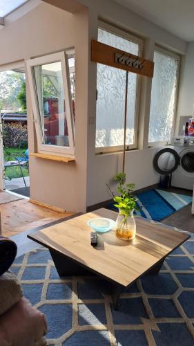 a living room with a coffee table in the middle at Belle ILE in Lychen