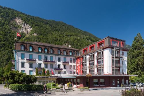 インターラーケンにあるHotel Du Nordの山手二棟