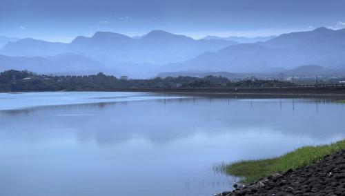 a large body of water with mountains in the background at Le Beau Max Resort in Fanlu