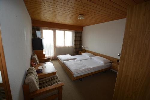 Ein Bett oder Betten in einem Zimmer der Unterkunft Aparthotel Edy Bruggmann AG