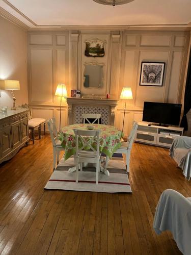 EGLANTINE APPARTEMENT CENTRE HISTORIQUE DE DINAN