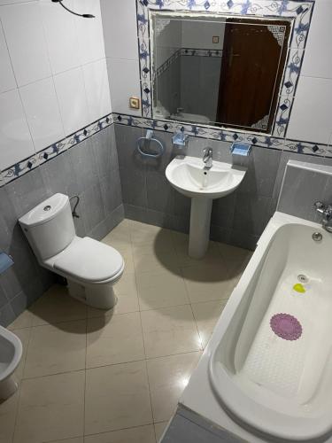 Et badeværelse på Apartamento exclusivo