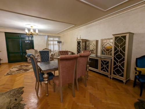 Dining area sa apartment