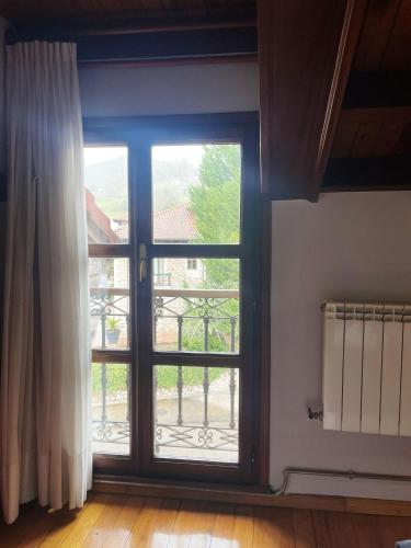 an open window with a view of a balcony at Pensión Casa Morán in Benia