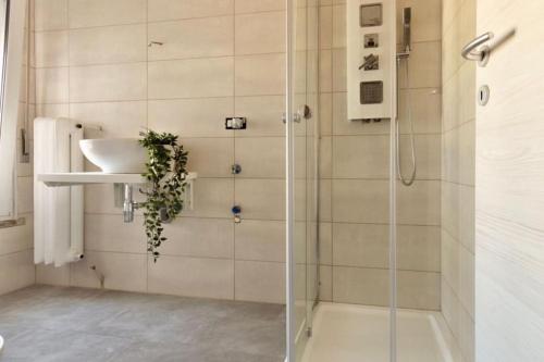 Bathroom sa One Flat/studio,Busto Arsizio[Center,with terrace]