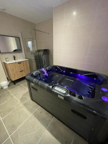 Ένα μπάνιο στο LE SALVADOR - Appart'Hôtel de 18m2 à 44m2