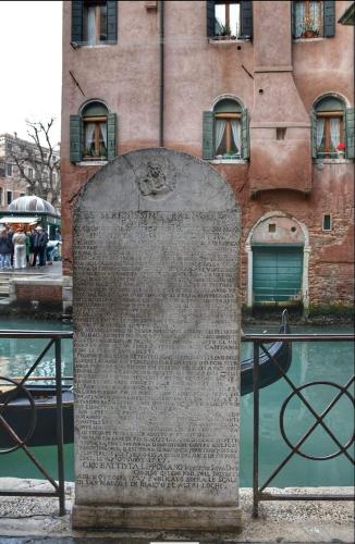 a stone monument in front of a building at Villa Nadia in Dolo