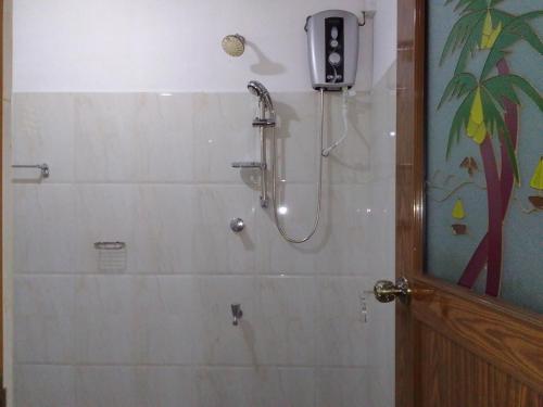 A bathroom at Isindu Holiday Home