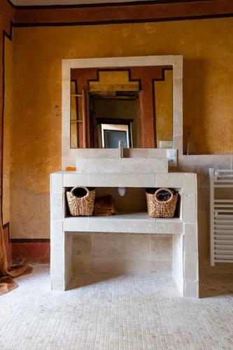 Photo de la galerie de l'établissement Beautiful chartreuse with swimming pool, à Jégun