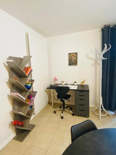an office with a desk and a chair in a room at La maison Girafe in Faverolles