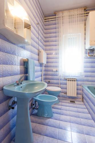 a bathroom with a blue sink and a toilet at Nice and spacious apartment- Silvio 2 in Banjole