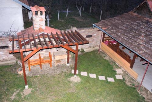 a model of a house with a wooden bench at Vesna in Vukovar