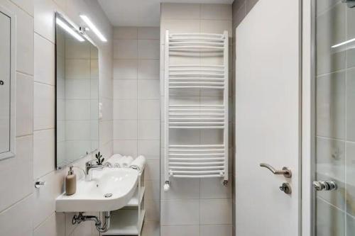 Kupaonica u objektu Terrace Vista-Modern 2BR Retreat