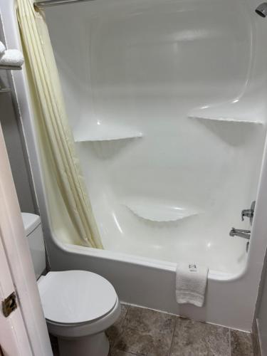 Ένα μπάνιο στο Kansas Inn