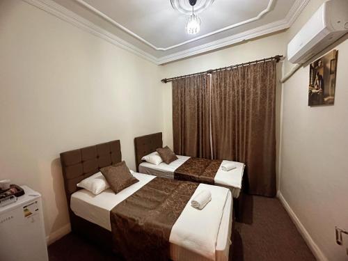 Ένα ή περισσότερα κρεβάτια σε δωμάτιο στο Konak Otel Suriçi