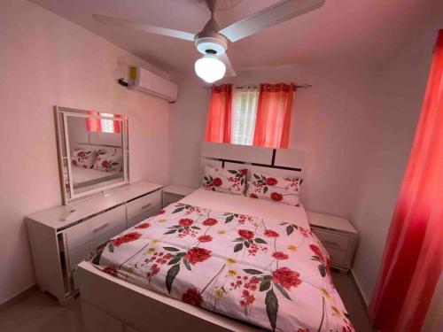 Postel nebo postele na pokoji v ubytování 3 Santo Domingo Norte, Huge Charming apt close to all fun