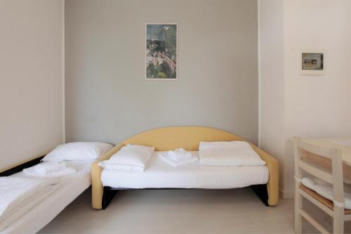 two beds in a room with white walls at Residence Gonda&Giuliano in Borso del Grappa