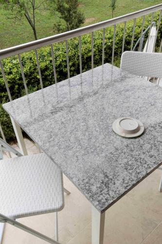 a table with a frisbee sitting on top of it at Residence Gonda&Giuliano in Borso del Grappa