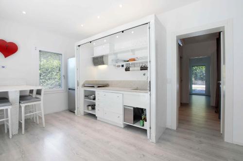 a white kitchen with a large mirror in a room at Residence Gonda&Giuliano in Borso del Grappa
