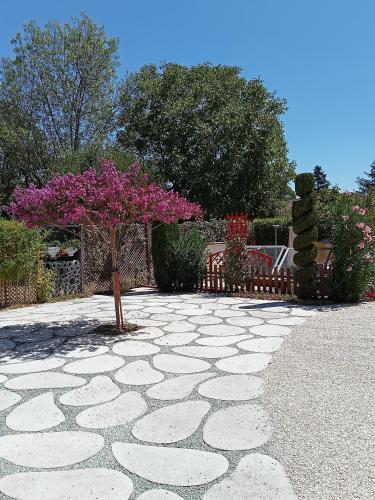 Κήπος έξω από το une pause quelque part au jardin des érables et des niwakis